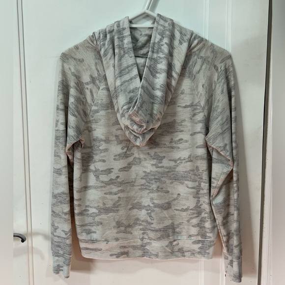 Gap - soft and stretchy camo hoodie - Picture 2 of 2